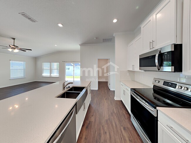Building Photo - 95475 Creekville Dr