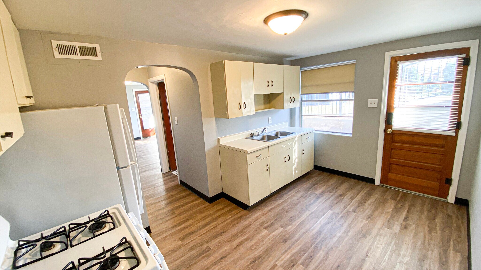 Kitchen - 227 W Dunklin St