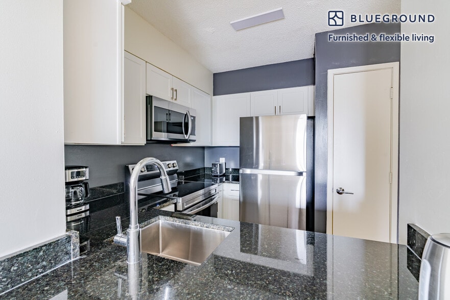 Building Photo - 4650 Washington Blvd