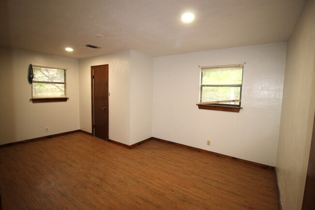Building Photo - 210 Lange Ravine