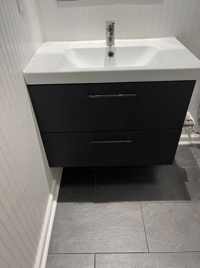 Building Photo - Remodeled home in Great Location