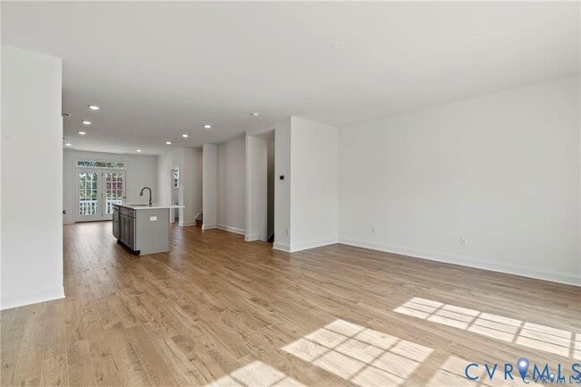 Building Photo - 13800 Village View Dr