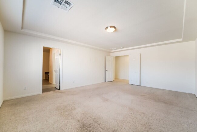 Building Photo - 4 bedroom home, 4 bathrooms,  with a fully self  contained casita with a 3 car garage