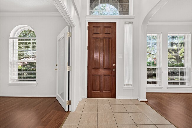 Building Photo - 12110 Laurel Ct