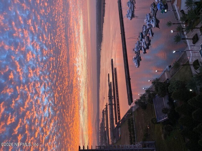 Building Photo - 400 E Bay St