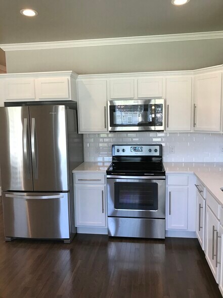 Kitchen - 737 Jenkins Ave