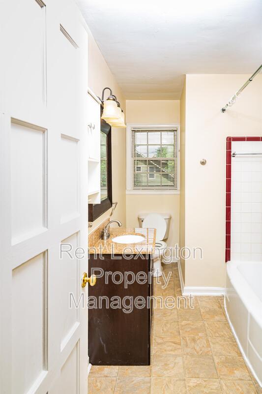 Building Photo - 657 Montclair Dr