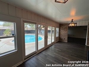 Building Photo - 421 Candleglo Dr