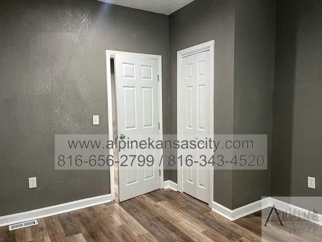 Building Photo - Updated NE Home!