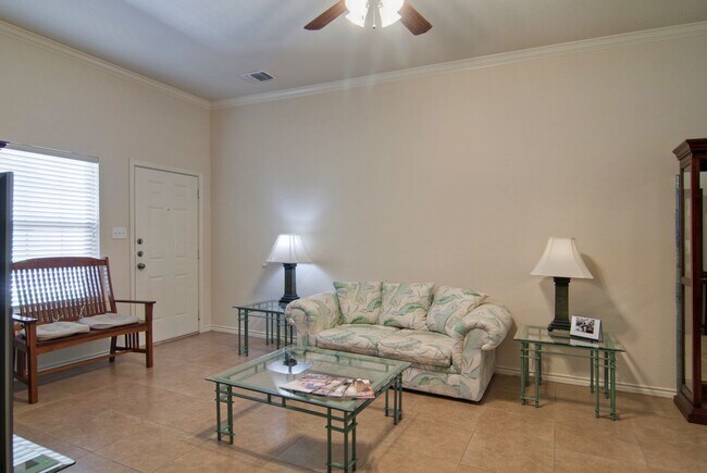 Building Photo - AUGUST 2026 Pre-Lease in Aggie Acres!