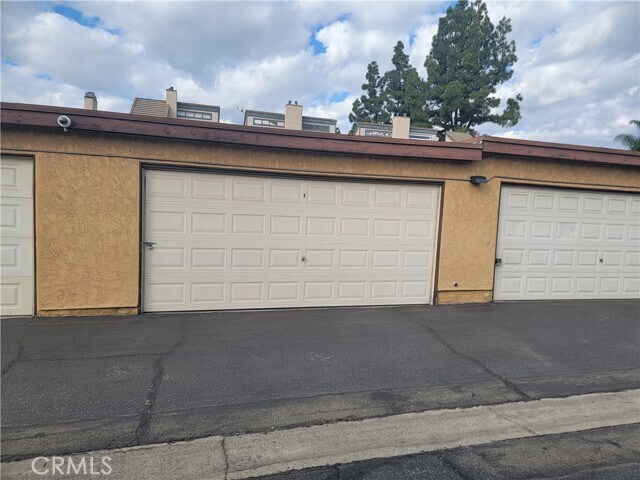 Building Photo - 435 W 9th St