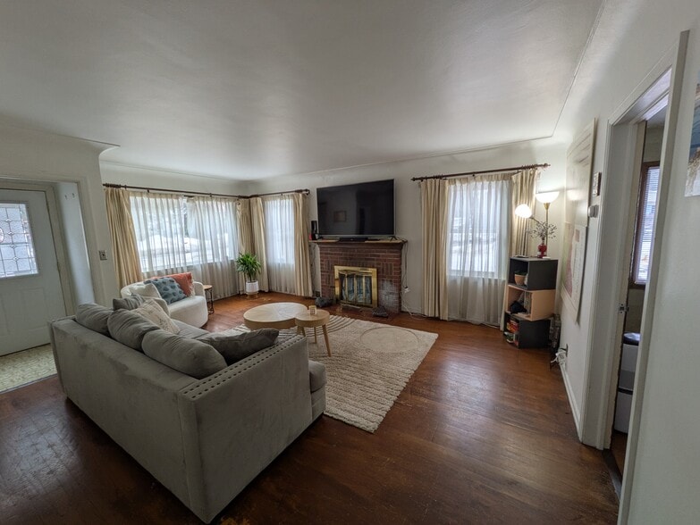 Building Photo - 125 W Saint Marie St