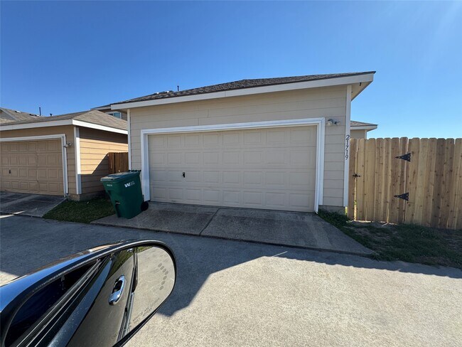 Building Photo - 21719 Mossy Field Ln