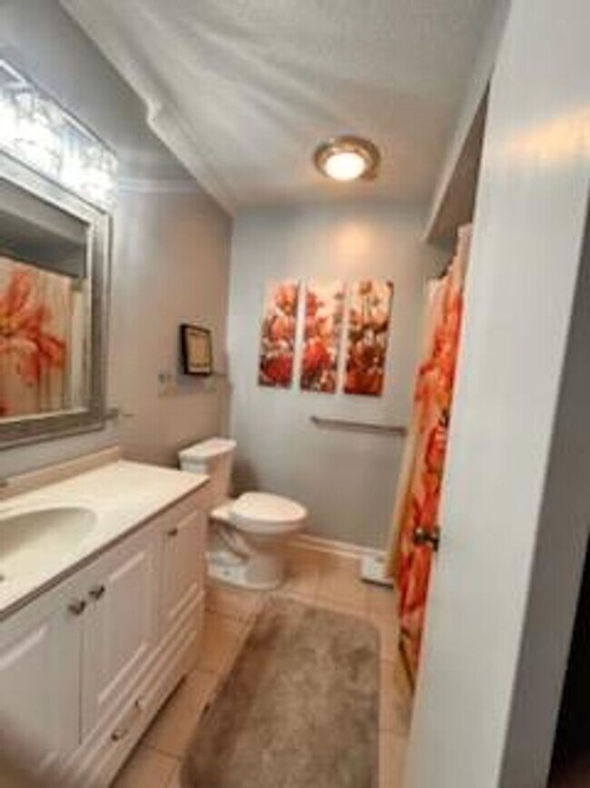 Building Photo - Stunning 3 bedroom/2 bathroom home with AMAZING lake view!