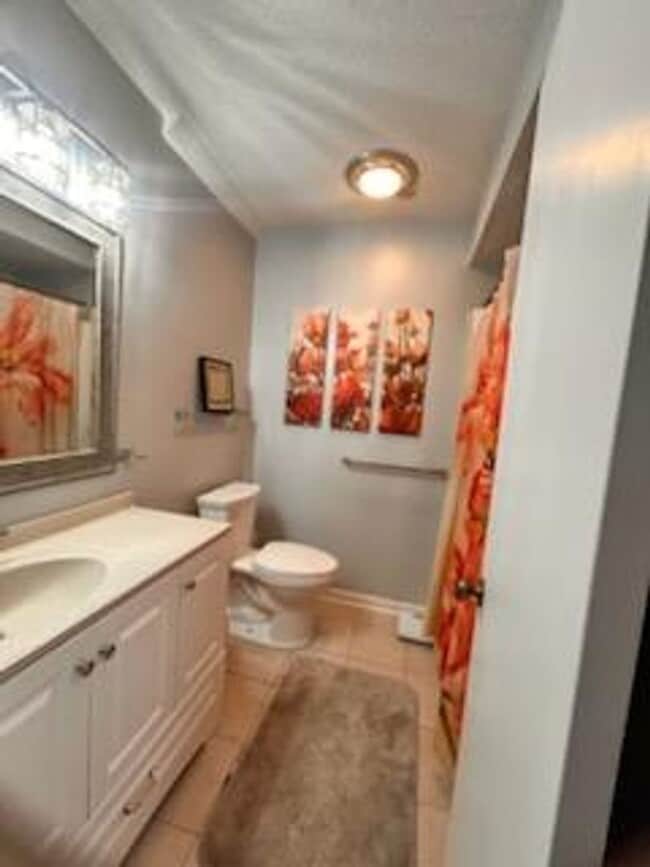 Building Photo - Stunning 3 bedroom/3 bathroom home with AMAZING lake view!