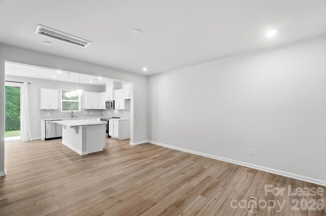 Building Photo - 14862 Tamarack Drive