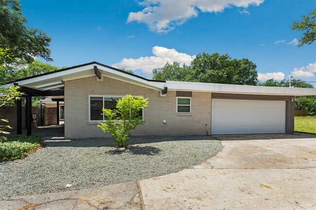 Building Photo - 9106 Bonhomme Rd