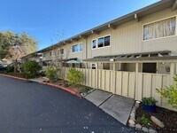 Building Photo - 2 Bed 1 Bath Condo W/ Garage In Orinda