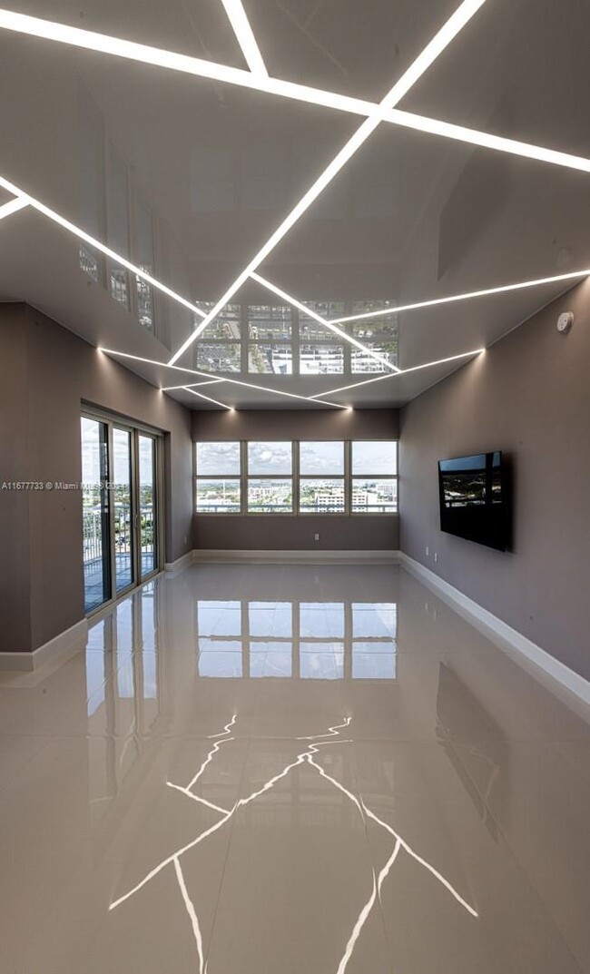 Building Photo - 18011 Biscayne Blvd