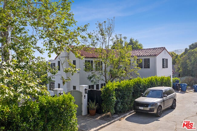 Building Photo - 6402 Ivarene Ave