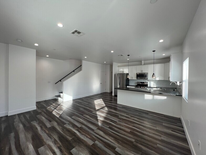 Building Photo - 6734 Irvine Ave