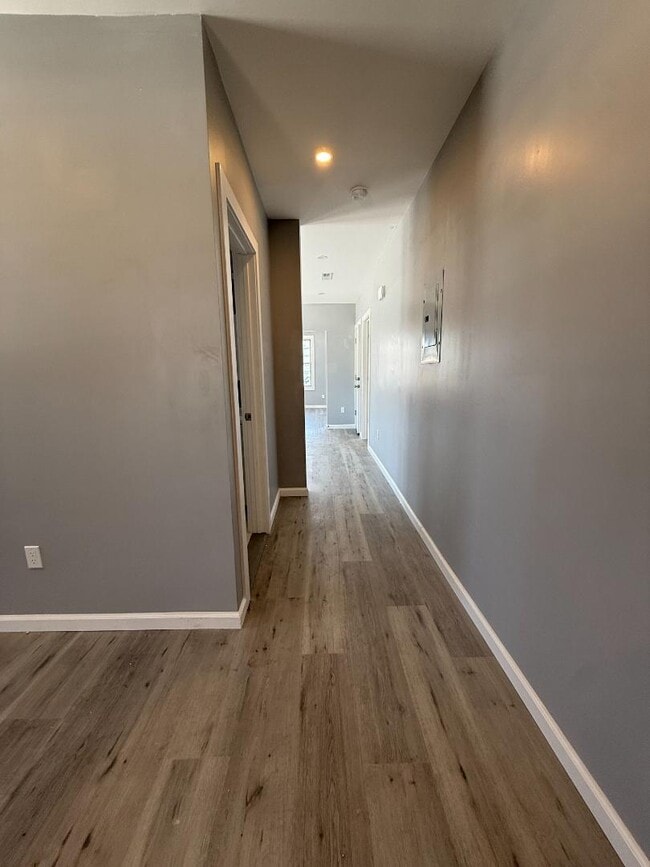 Building Photo - 1637 South Ave