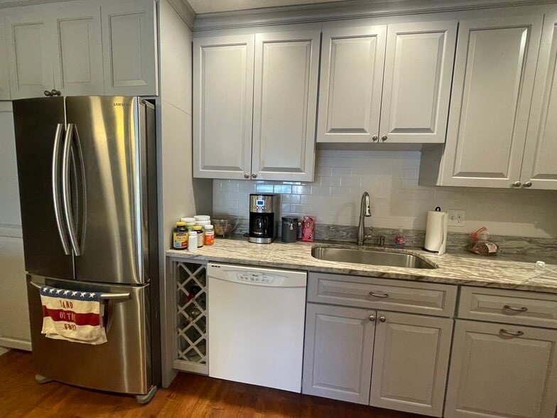 Building Photo - 25 Custer St