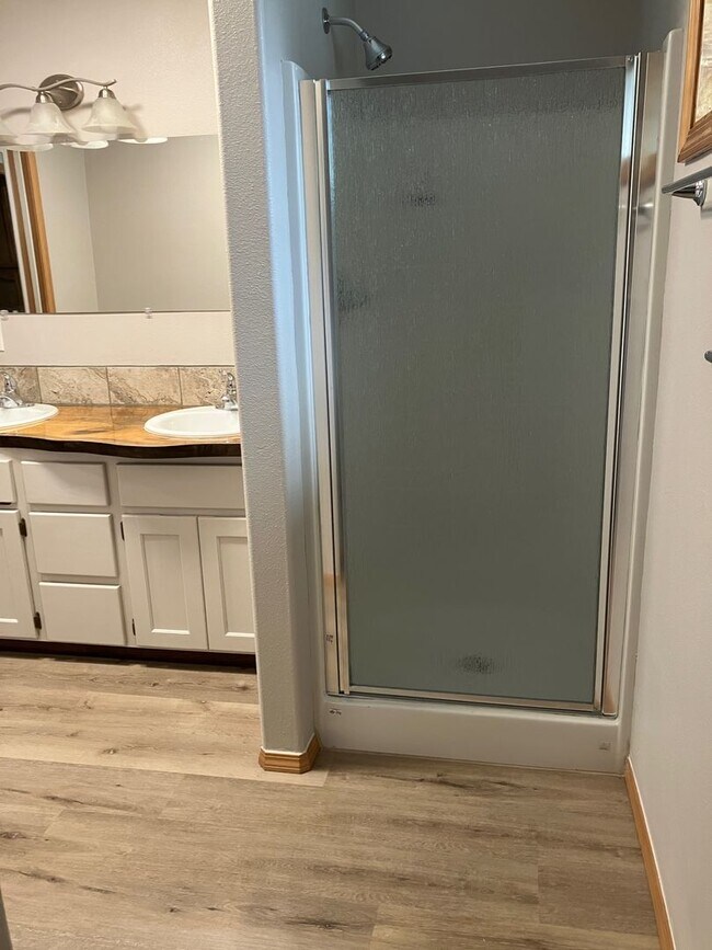 Building Photo - 3 Bedroom 2 bath house in Newberg