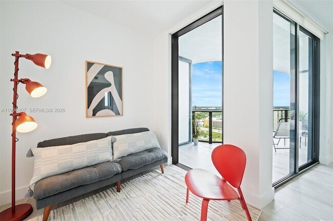 Building Photo - 121 NE 34th St