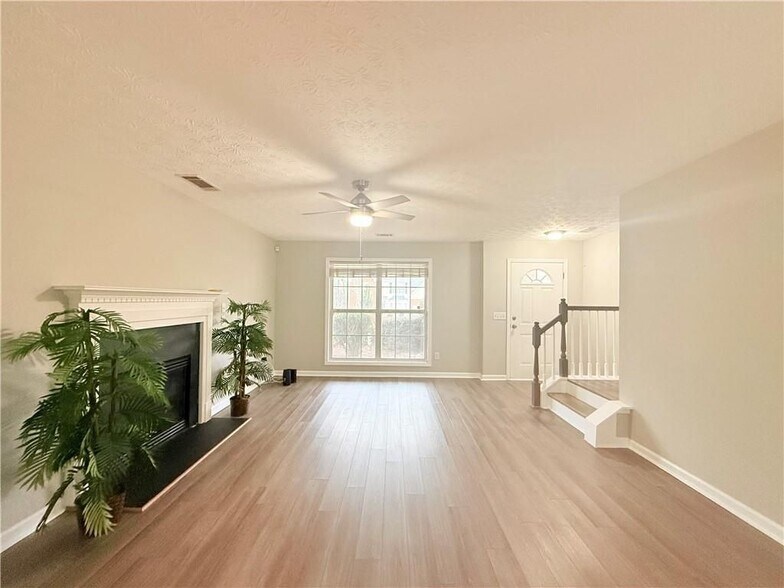 Building Photo - 945 Sweet Mill Ln