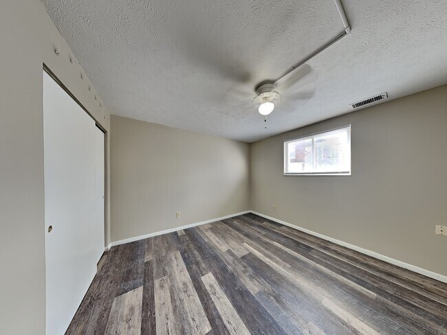 Building Photo - 350 E 12th Ave
