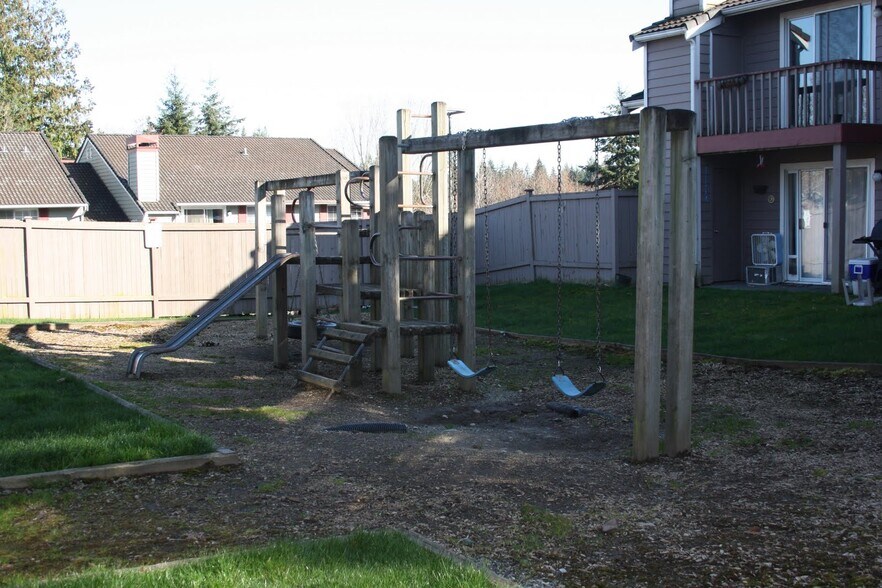 Building Photo - 16817 Larch Way