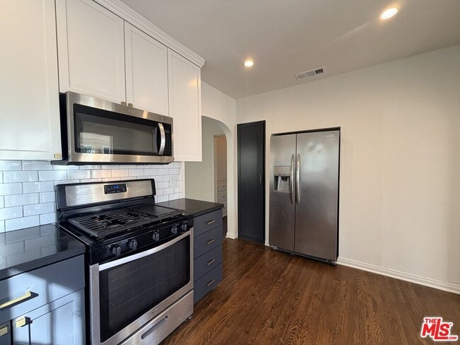 Building Photo - 6110 Scenic Ave