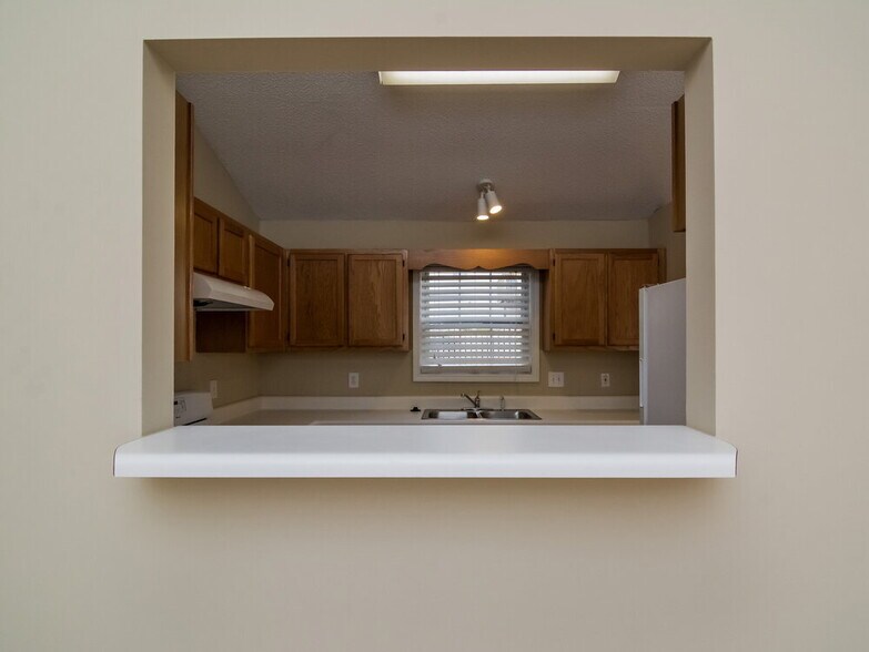 Building Photo - 2695 Chadwick Ln NW