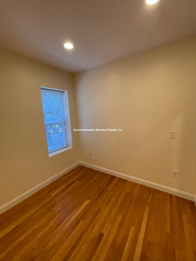 Building Photo - 1801 Beacon St