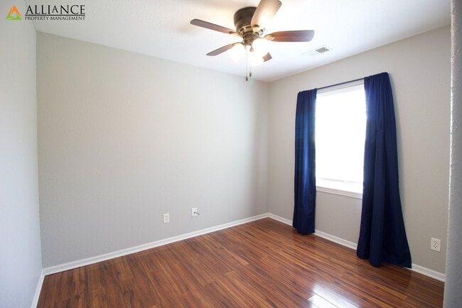 Building Photo - Beautiful 4 Bedroom - 2 Bath Home Close to Flint Hills Christian School!