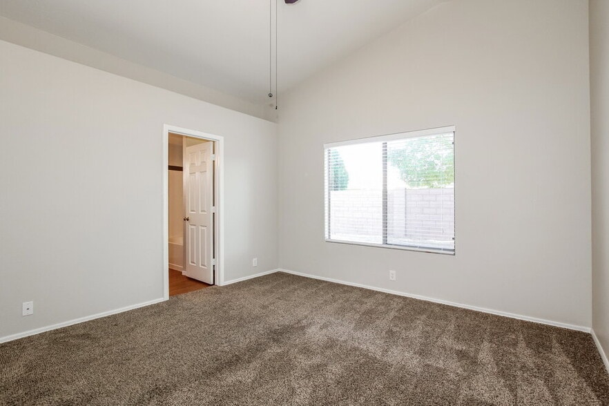 Building Photo - 3319 W Louise Dr