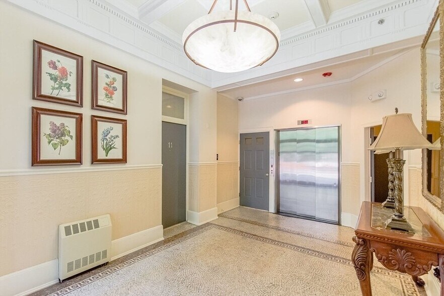 Building Photo - 483 Beacon St