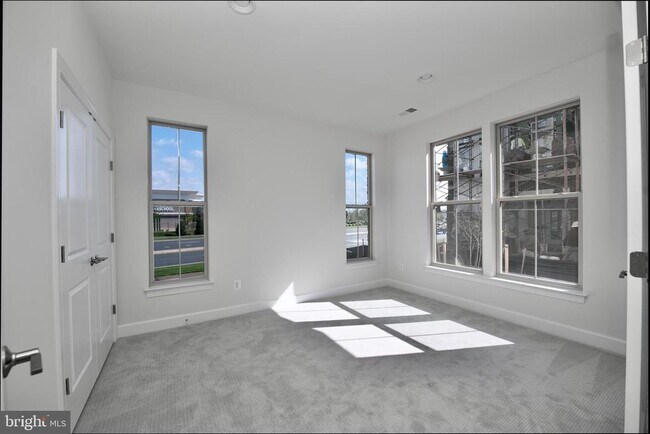 Building Photo - 20686 Glenmont Ter