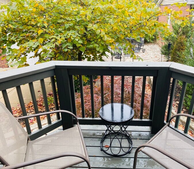 First Floor Deck - 6619 San Bonita Ave