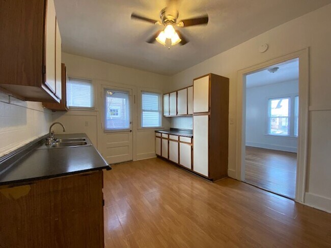 Building Photo - 1723-1725 N LIMESTONE