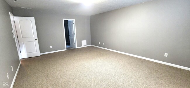 Building Photo - 5923 Edelle Dr