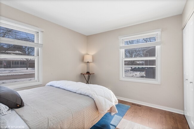 Building Photo - 1915 Farmington Ct