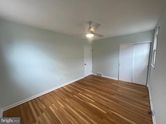 Building Photo - 1230 Napfle Ave