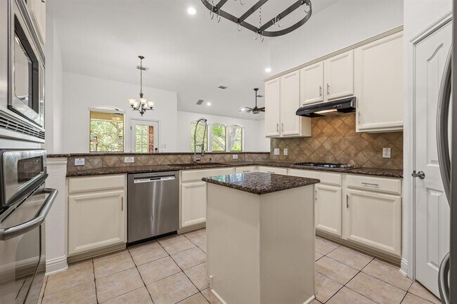 Building Photo - 1309 Horseback Hollow
