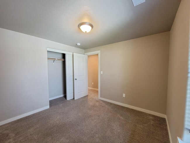 Building Photo - Great South Richland Location