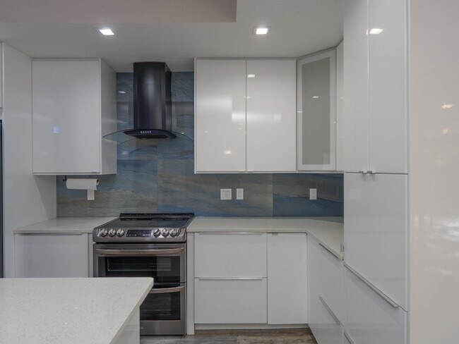 Building Photo - 3525 Riviera Dr