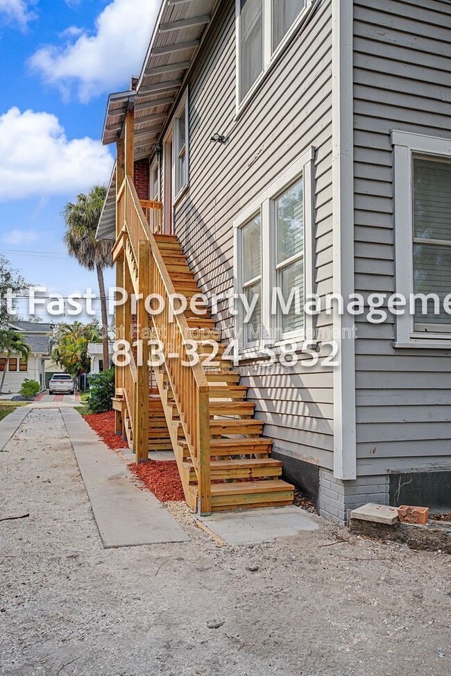Building Photo - 1718 W Hills Ave
