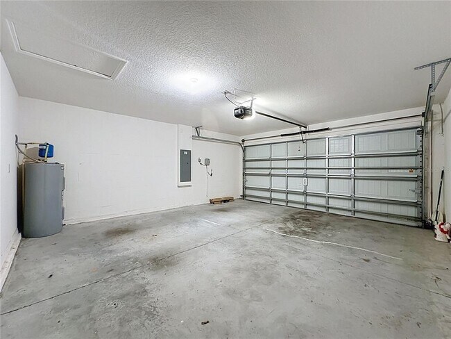 Building Photo - 1407 Hillsborough Way
