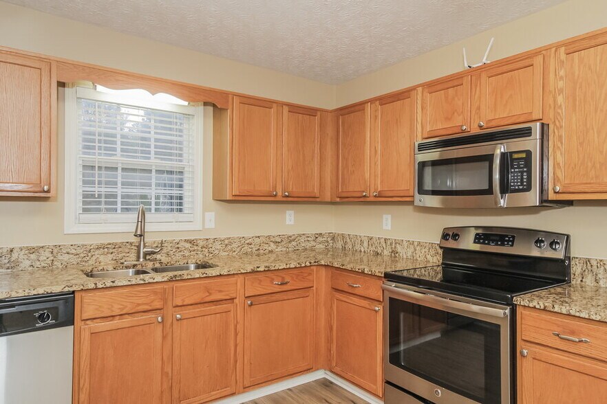 Building Photo - 15 Fairview Oak Pl